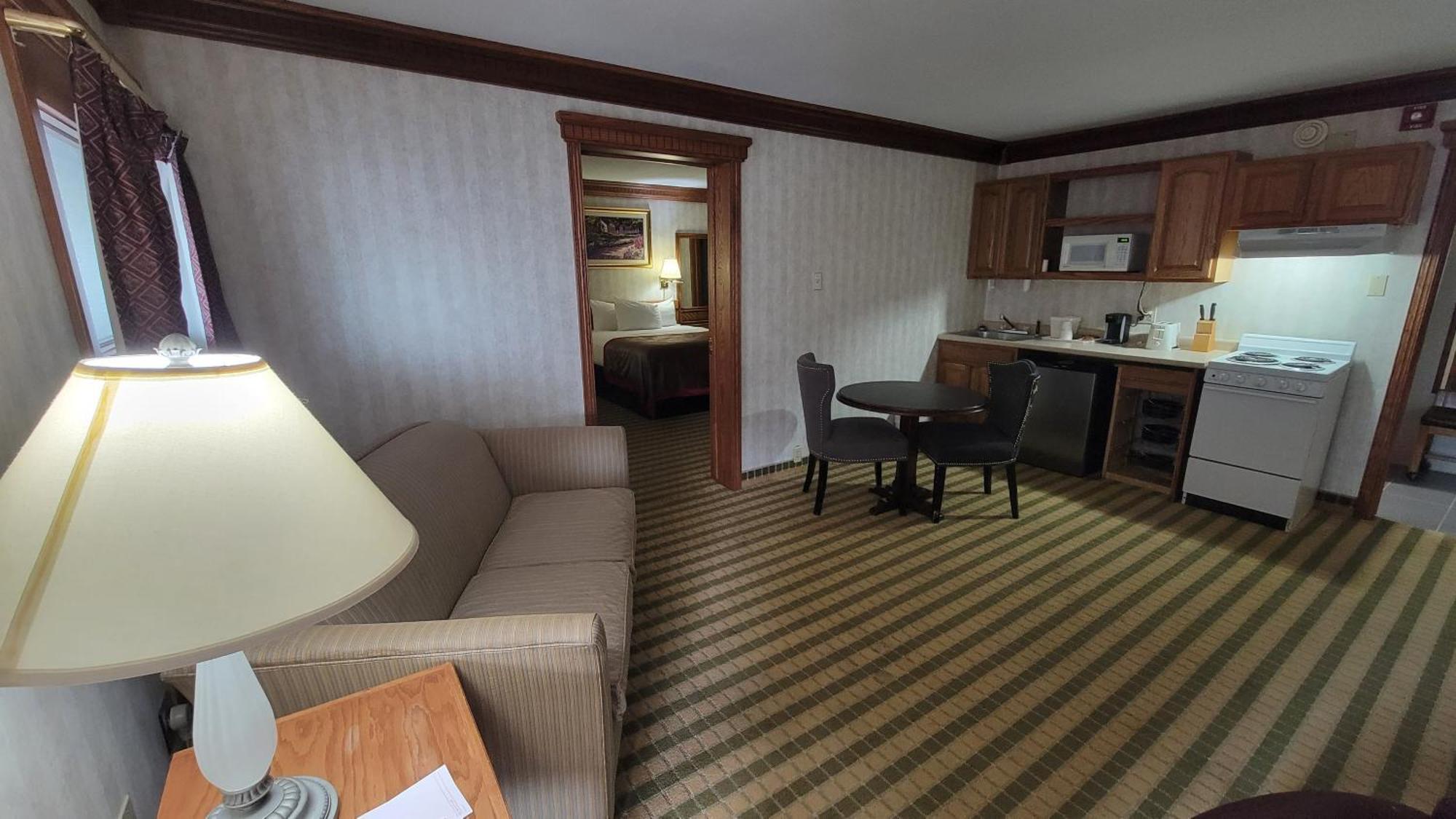 Ramada By Wyndham Saginaw Hotel & Suites Exterior foto